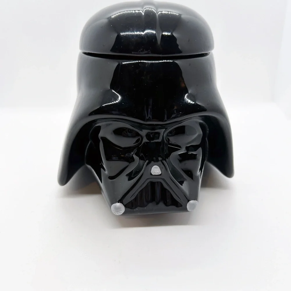 Star Wars 3D sculpted Darth Vader Mug with lid - Picture 3 of 5